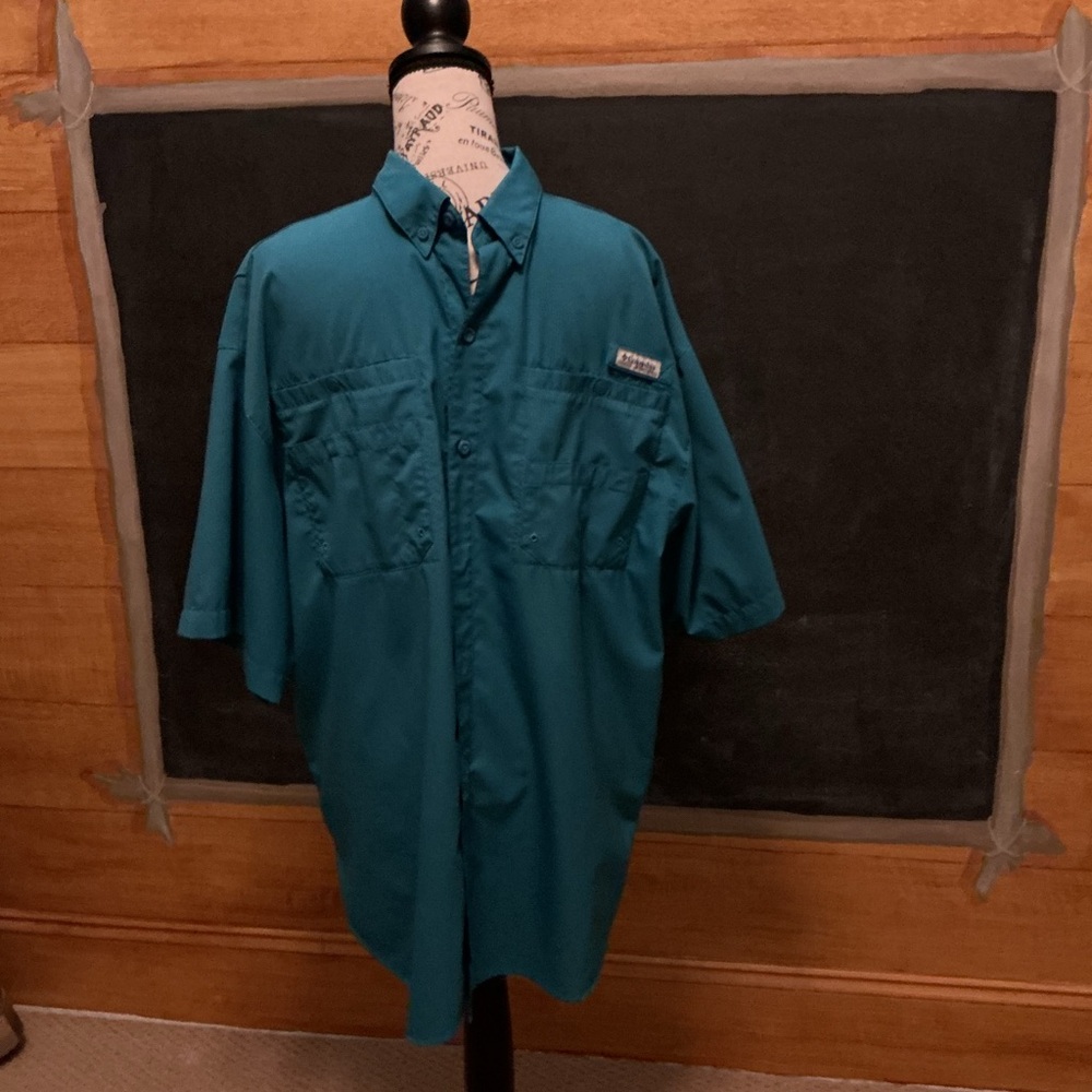 Men's Columbia Short Sleeve Blue/Green Omni Shade 40 Size Large.